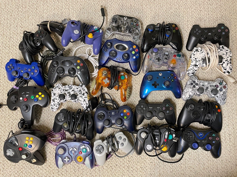Lot of 25 Xbox 360, Playstation 3, PS3 PS2 Wii Controllers For Parts, AS IS!